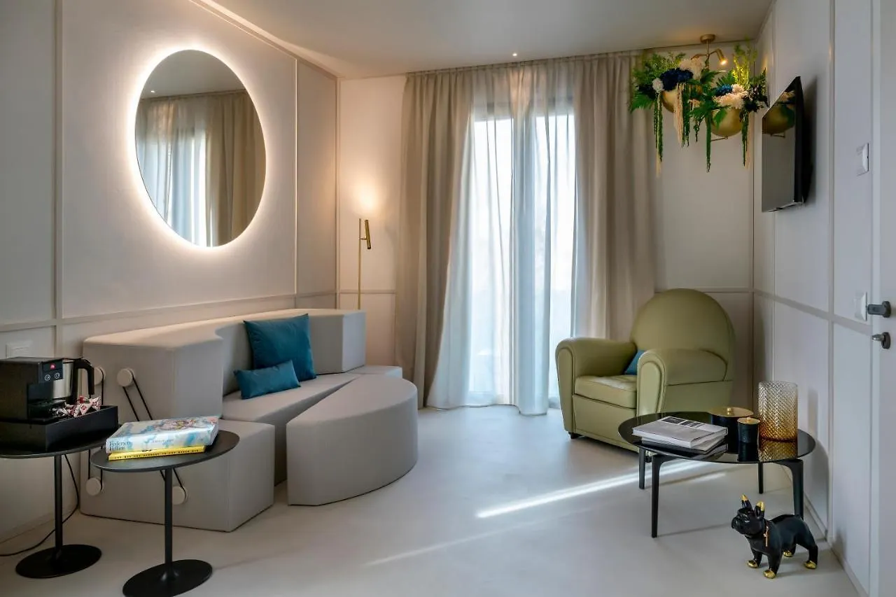 Demo Hotel Design Emotion Rimini 4*,
